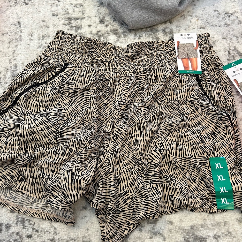 Flowy Boho shorts black and beige patterned  shorts